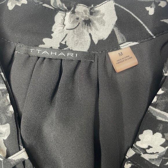 T Tahari Black Floral Lace Cap Sleeve Tie Neck Lightweight Blouse Medium Career - Picture 11 of 14
